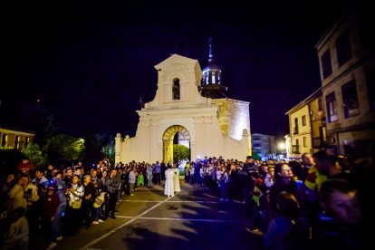 Almazán vibró acompañando al Nazareno