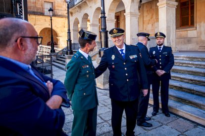 Entrega de distinciones a los agentes municipales