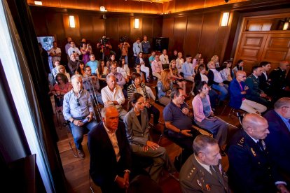 Entrega de distinciones a los agentes municipales