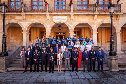 Entrega de distinciones a los agentes municipales