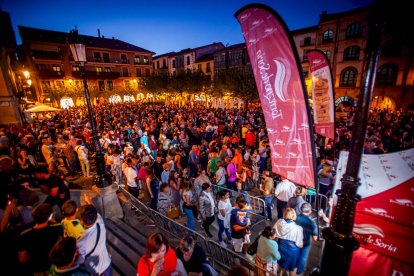 La Plaza Mayor abarrotada para disfrutar de los torreznos