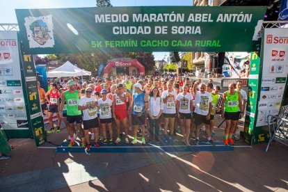 Tarde de atletismo con cerca de un millar de corredores
