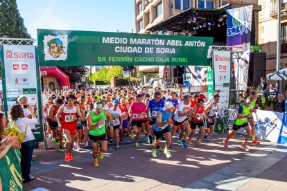 Tarde de atletismo con cerca de un millar de corredores