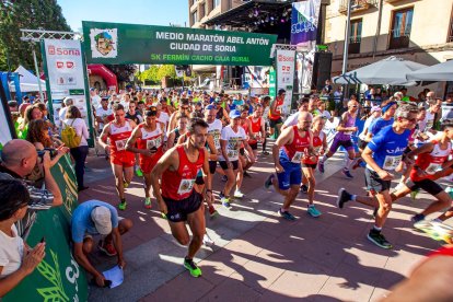 Tarde de atletismo con cerca de un millar de corredores