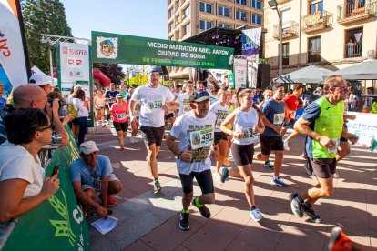 Tarde de atletismo con cerca de un millar de corredores