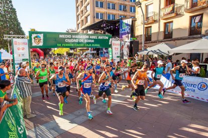 Tarde de atletismo con cerca de un millar de corredores