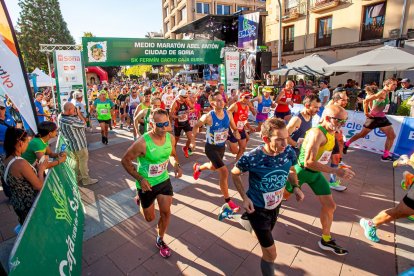 Tarde de atletismo con cerca de un millar de corredores