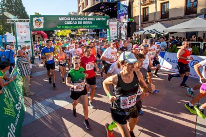 Tarde de atletismo con cerca de un millar de corredores