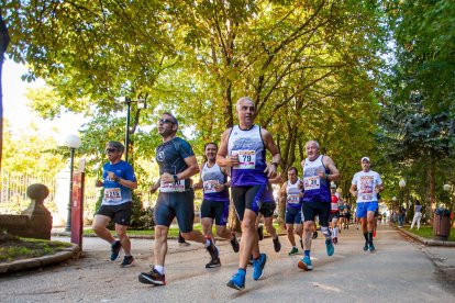 Varios corredores durante la Media Maratón Abel Antón del año pasado.