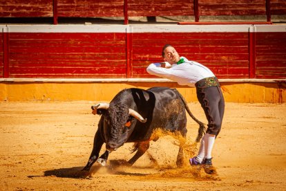 Espectáculo matinal de la feria taurina