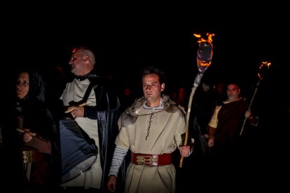 Participantes en el desfile por las calles de Garray