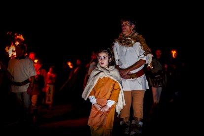 Participantes en el desfile por las calles de Garray