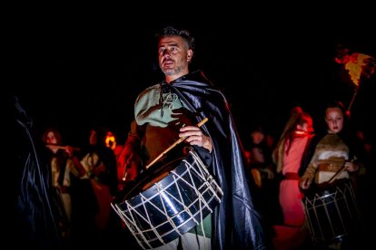 Participantes en el desfile por las calles de Garray