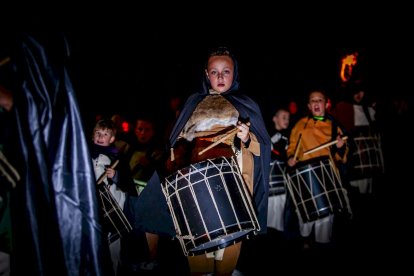 Participantes en el desfile por las calles de Garray
