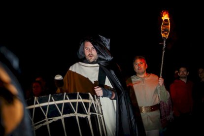Participantes en el desfile por las calles de Garray