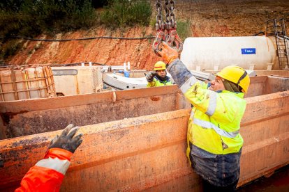 Un equipo de 12 personas perfora los 5 km junto con la tuneladora Saturia