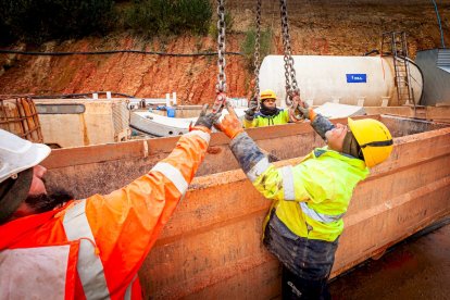 Un equipo de 12 personas perfora los 5 km junto con la tuneladora Saturia