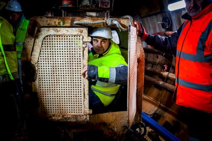 Un equipo de 12 personas perfora los 5 km junto con la tuneladora Saturia