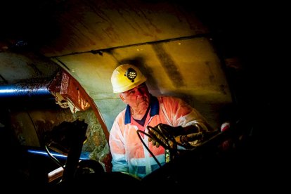 Un equipo de 12 personas perfora los 5 km junto con la tuneladora Saturia