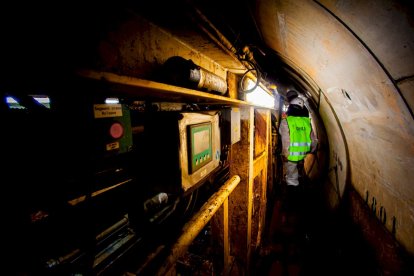Un equipo de 12 personas perfora los 5 km junto con la tuneladora Saturia