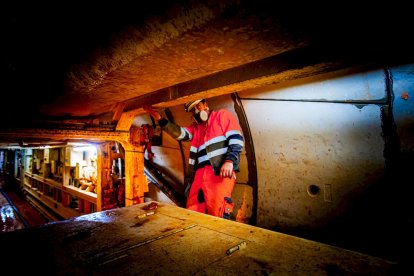 Un equipo de 12 personas perfora los 5 km junto con la tuneladora Saturia