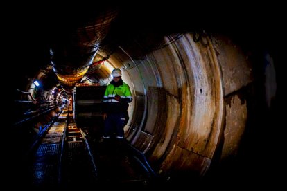 Un equipo de 12 personas perfora los 5 km junto con la tuneladora Saturia