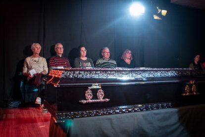 Espectáculo de Un funeral de muerte de La Bo-eme.