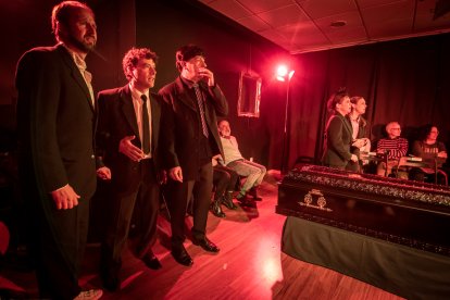 Espectáculo de Un funeral de muerte de La Bo-eme.