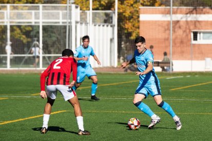 El Unión Adarve se mantiene invicto en su campo, de hierba artificial.