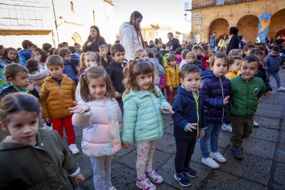 El día de los derechos de la infancia se celebra con una acción solidaria