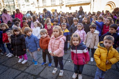 El día de los derechos de la infancia se celebra con una acción solidaria
