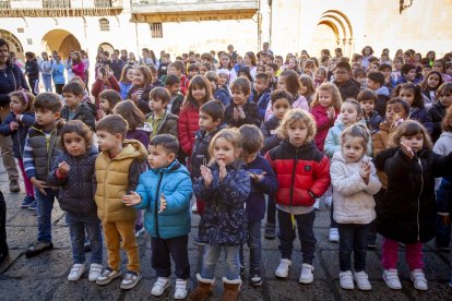 El día de los derechos de la infancia se celebra con una acción solidaria