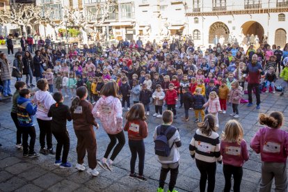 El día de los derechos de la infancia se celebra con una acción solidaria