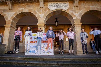 El día de los derechos de la infancia se celebra con una acción solidaria