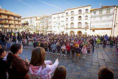 El día de los derechos de la infancia se celebra con una acción solidaria