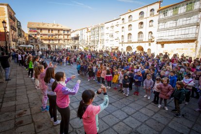 El día de los derechos de la infancia se celebra con una acción solidaria