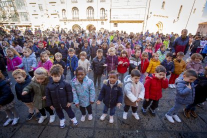 El día de los derechos de la infancia se celebra con una acción solidaria
