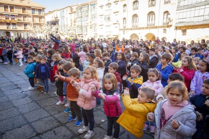 El día de los derechos de la infancia se celebra con una acción solidaria