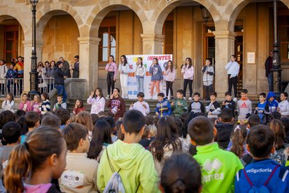 El día de los derechos de la infancia se celebra con una acción solidaria