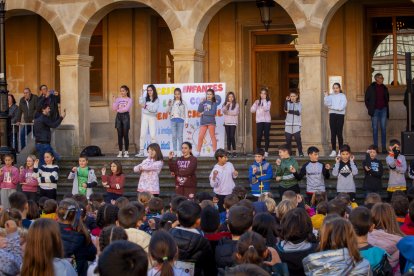 El día de los derechos de la infancia se celebra con una acción solidaria