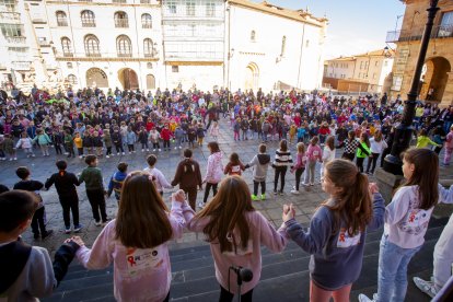 El día de los derechos de la infancia se celebra con una acción solidaria