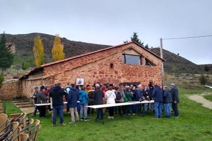 El despoblado se encuentra en la cara norte de la Sierra Pela
