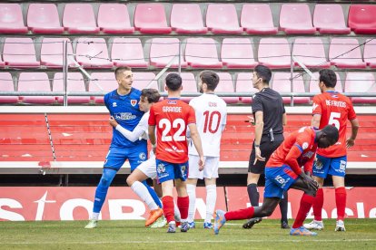 Los Pajaritos vuelven a sonreir con el CD Numancia