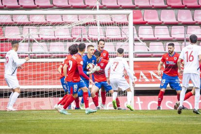 Los Pajaritos vuelven a sonreir con el CD Numancia