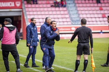 Los Pajaritos vuelven a sonreir con el CD Numancia