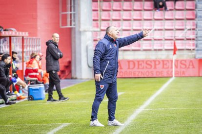 Los Pajaritos vuelven a sonreir con el CD Numancia