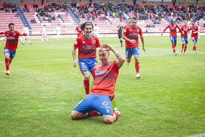 Los Pajaritos vuelven a sonreir con el CD Numancia