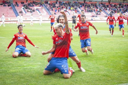 Los Pajaritos vuelven a sonreir con el CD Numancia