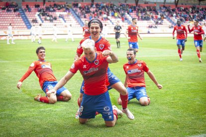 Los Pajaritos vuelven a sonreir con el CD Numancia