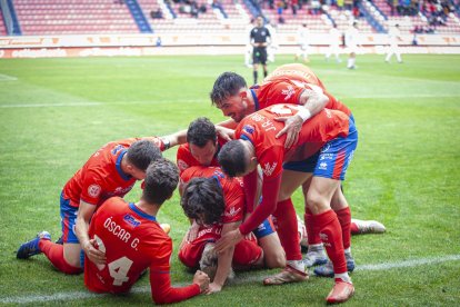 Los Pajaritos vuelven a sonreir con el CD Numancia